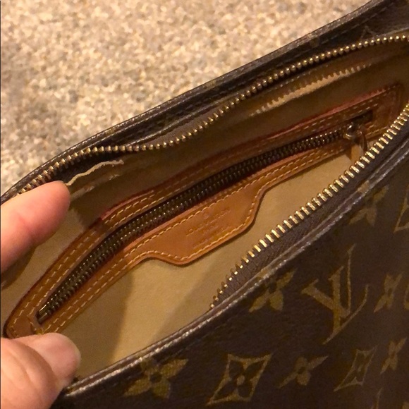 Authentic Louis Vuitton Looping Medium - Picture 2 of 4